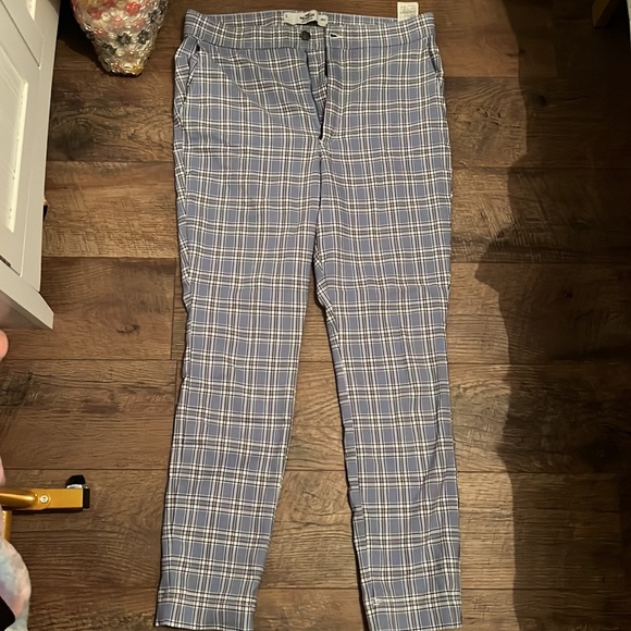 Hollister Pants - Picture 2 of 5